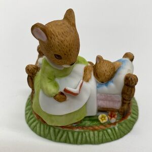 Enesco Vintage Mother Mouse Reading Bedtime Story To Baby Mouse 1976 E-8716 Deco